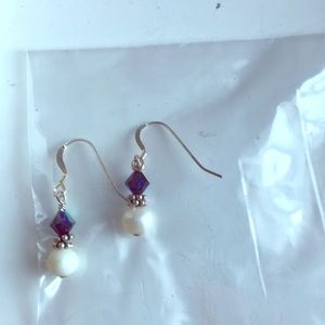 🌸 2/$4🌸 Silver earrings with sapphire and pearls